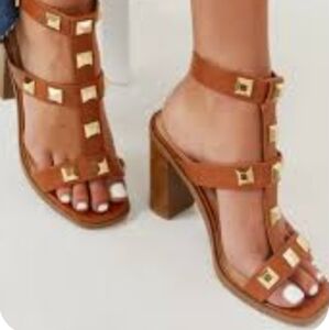 BRAND NEW SODA PYRAMID STUD EMBELLISHMENT BLOCK HEEL SANDALS